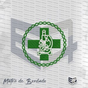 Matriz de bordado computadorizado do curso de Biomedicina, com uma cruz verde ao fundo, um microscópio branco centralizado e borda circular verde trançada