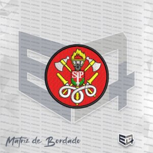 Matriz de bordado circular da Brigada de Incêndio de São Paulo com fundo vermelho, machados brancos cruzados, tocha central e mangueira branca entrelaçada na base.