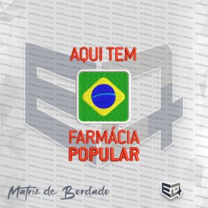 Matriz de bordado digital do logotipo Farmácia Popular com a bandeira do Brasil centralizada em um retângulo verde, texto branco em relevo "Aqui Tem Farmácia Popular" sobre fundo preto, simulando pontos de costura reais