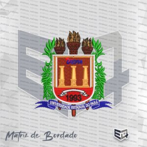 Matriz de bordado digitalizada do brasão da Universidade Estadual do Pará (UEPA) em alta definição, apresentando três tochas, colunas douradas centrais e faixas azuis com texto, ideal para aplicação em jalecos e uniformes acadêmicos