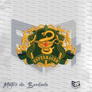 Matriz de bordado luxuosa de Enfermagem com brasão ornamental dourado, lâmpada e serpente centralizadas sobre fundo verde escuro e faixa com texto Enfermagem em relevo.