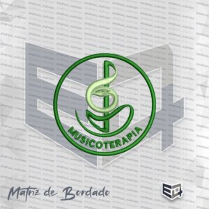 Matriz de bordado computadorizado circular do símbolo de Musicoterapia em tons de verde, apresentando uma clave de sol estilizada integrada a elementos orgânicos, com acabamento em ponto cheio e texto "MUSICOTERAPIA" na curvatura inferior