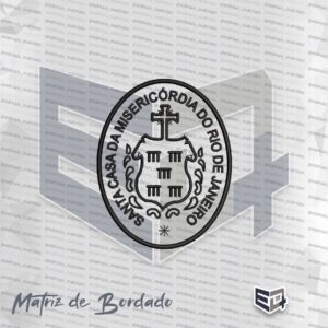 Matriz de bordado computadorizado em formato oval do brasão da Santa Casa da Misericórdia do Rio de Janeiro, exibindo o contorno em ponto cheio com as palavras da instituição em formato circular, escudo central com uma cruz estilizada no topo e pequenos ramos de folhas nas laterais inferiores.