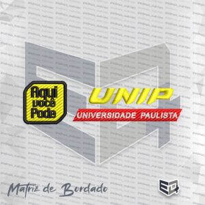 Matriz de bordado computadorizado horizontal do logotipo da UNIP com slogan. À esquerda, há um selo quadrado amarelo com cantos arredondados em ponto tatami e borda preta espessa, contendo a frase "Aqui Você Pode" em letras pretas dispostas em três linhas. À direita, a sigla "UNIP" aparece em letras maiúsculas amarelas grossas e inclinadas, logo acima de uma faixa horizontal vermelha em formato de paralelogramo que traz o texto "UNIVERSIDADE PAULISTA" bordado em letras maiúsculas brancas.