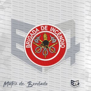 Matriz de bordado computadorizado do patch circular da Brigada de Incêndio. O emblema tem fundo vermelho vibrante com borda circular dupla na cor branca. Na parte superior, lê-se a frase "BRIGADA DE INCÊNDIO" em letras maiúsculas brancas. Ao centro, destaca-se o símbolo operacional com capacete de bombeiro preto, tocha dourada acesa, machados cruzados com lâminas cinza e esguichos com mangueiras em cinza prateado.