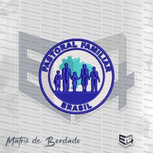 Matriz de bordado computadorizado da Pastoral Familiar Brasil em formato de patch circular. A imagem apresenta um fundo branco bordado com o mapa do Brasil em verde-água e a silhueta de uma família unida de mãos dadas em azul. O anel externo azul exibe a frase "PASTORAL FAMILIAR" no topo e "BRASIL" na base.
