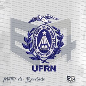 Matriz de bordado computadorizado do brasão oficial da Universidade Federal do Rio Grande do Norte (UFRN) em tons de azul e branco. No topo, uma águia branca com contornos azuis voa de asas abertas. Ao centro, um medalhão oval de fundo azul com borda branca apresenta uma estrela, raios de luz e um livro aberto. A fita branca da borda possui a inscrição "UNIVERSIDADE FEDERAL DO RIO GRANDE DO NORTE" e a frase "ACCIPIT UT DET". Ramos de louro azuis envolvem as laterais do medalhão e a sigla "UFRN" destaca-se em letras maiúsculas azuis na parte inferior.